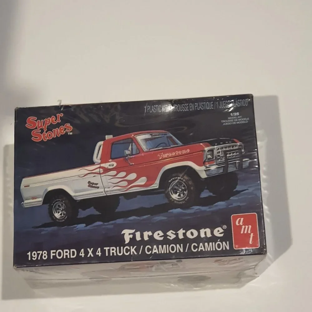 AMT Firestone Super Stones‎ Ford Courier Mini-Pickup Model Kit 2702 1/25 FS 1978